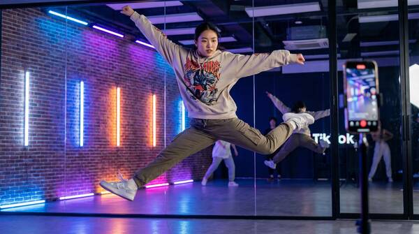 黄色仓库舞蹈视频